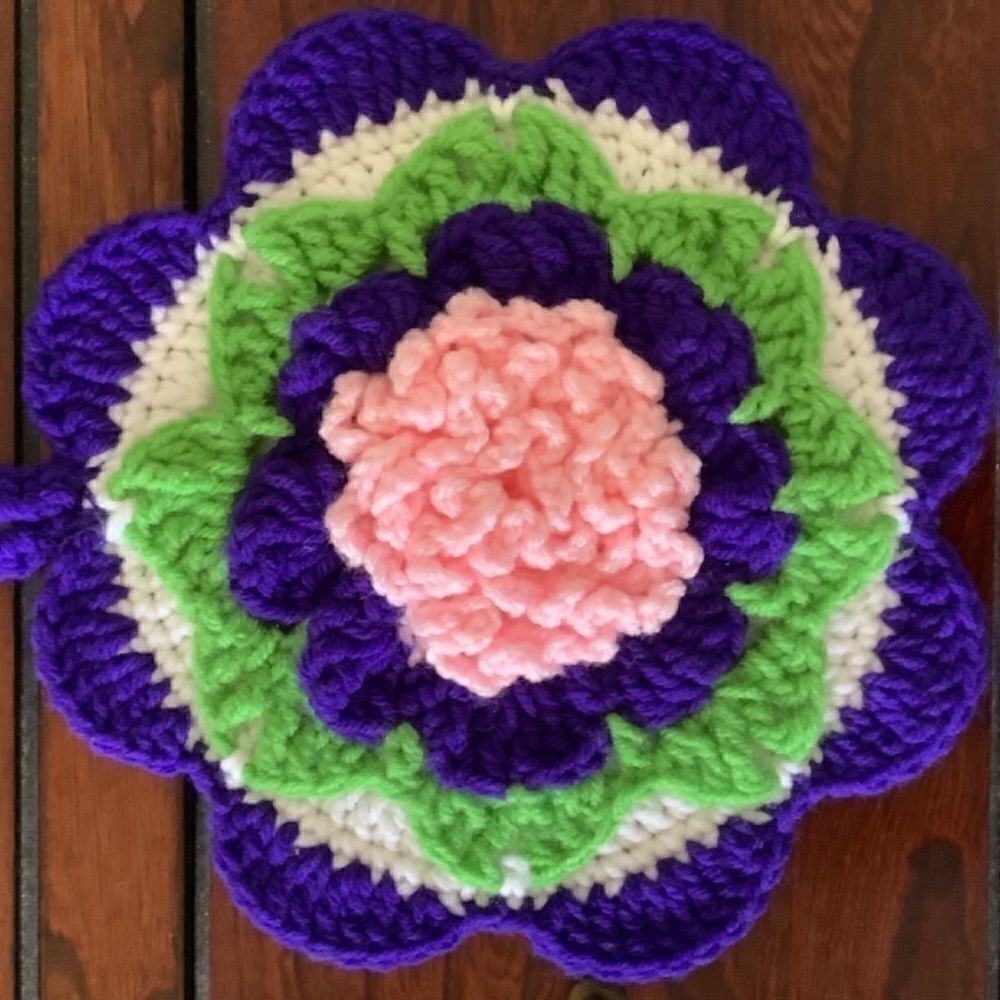 HAND MADE CROCHET POT HOLDER FLORAL DESIGN - Picture 2 of 6